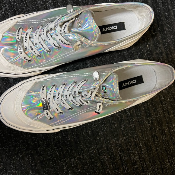 DKNY sneakers never worn! Size 9 - Picture 3 of 6